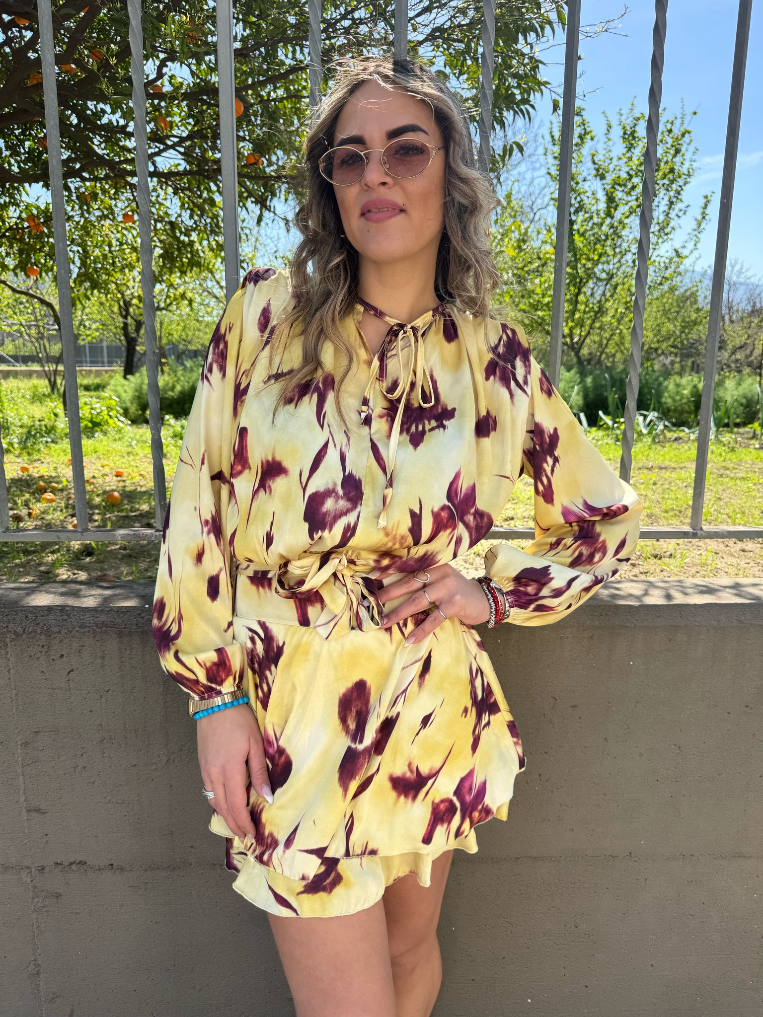 Vestitino a fantasia con rouches e spalline