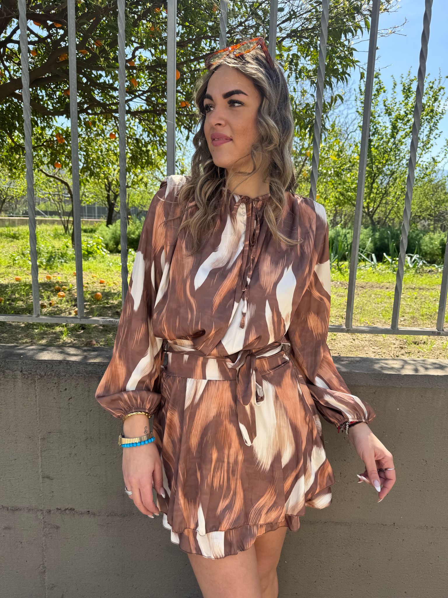 Vestitino a fantasia con rouches e spalline