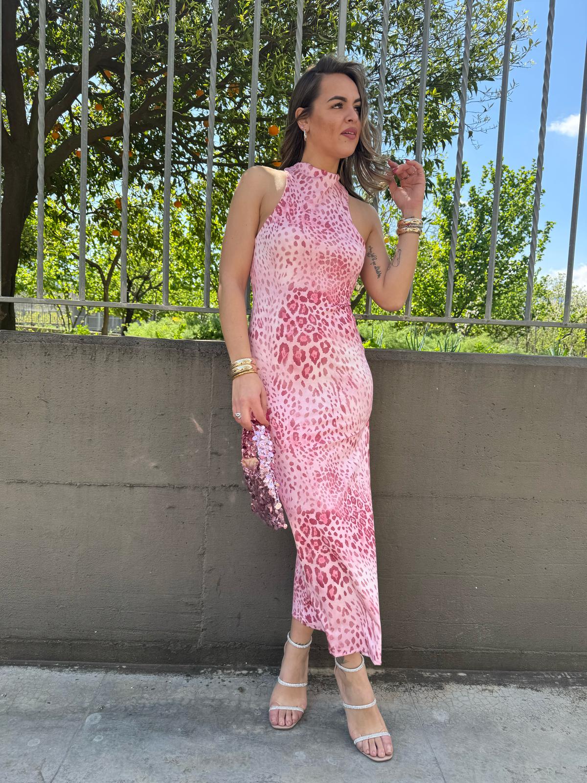 Vestito animalier con scollo halter e spacco laterale