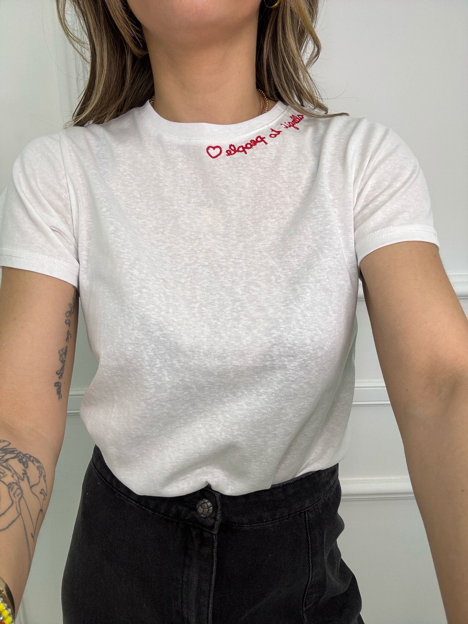 T-shirt tinta unita " Allergic to people"