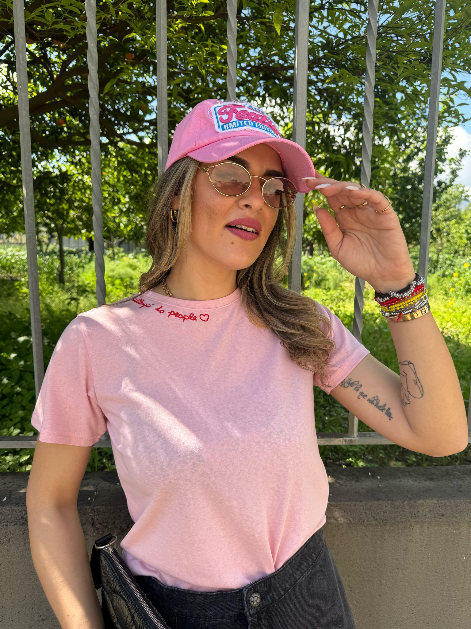 T-shirt tinta unita " Allergic to people"