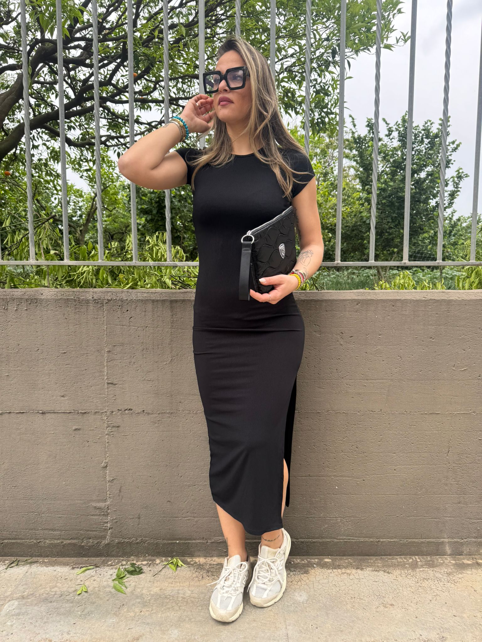 Vestito midi a costine con spacco laterale