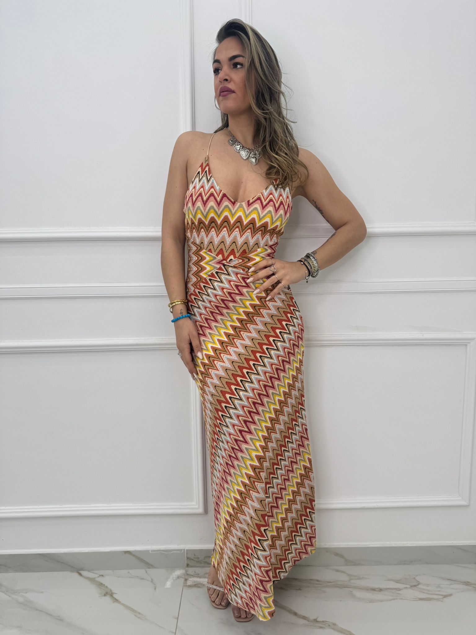 Vestito lungo fantasia colorata con schiena scoperta