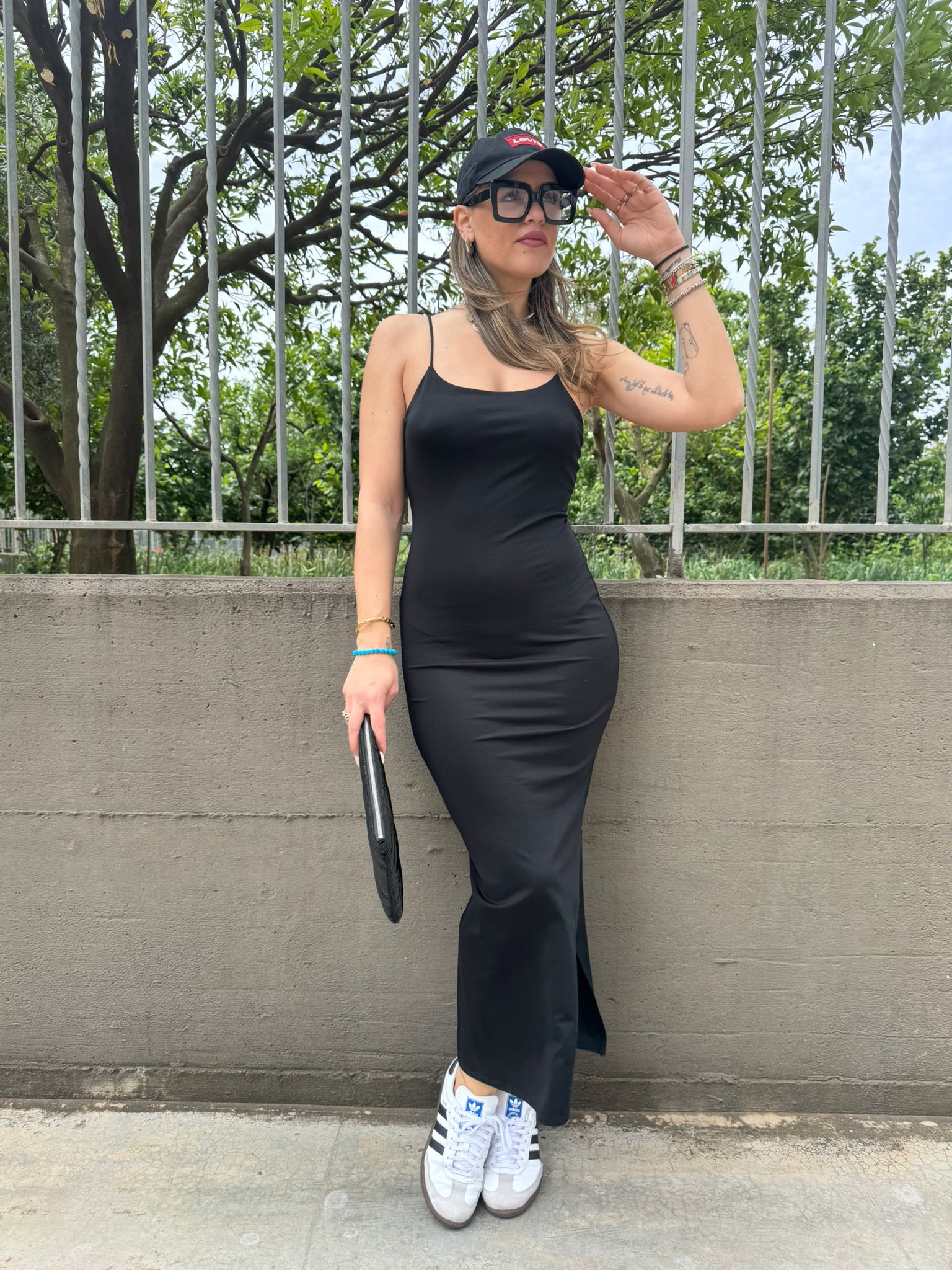Vestito midi basic con bretelline sottili