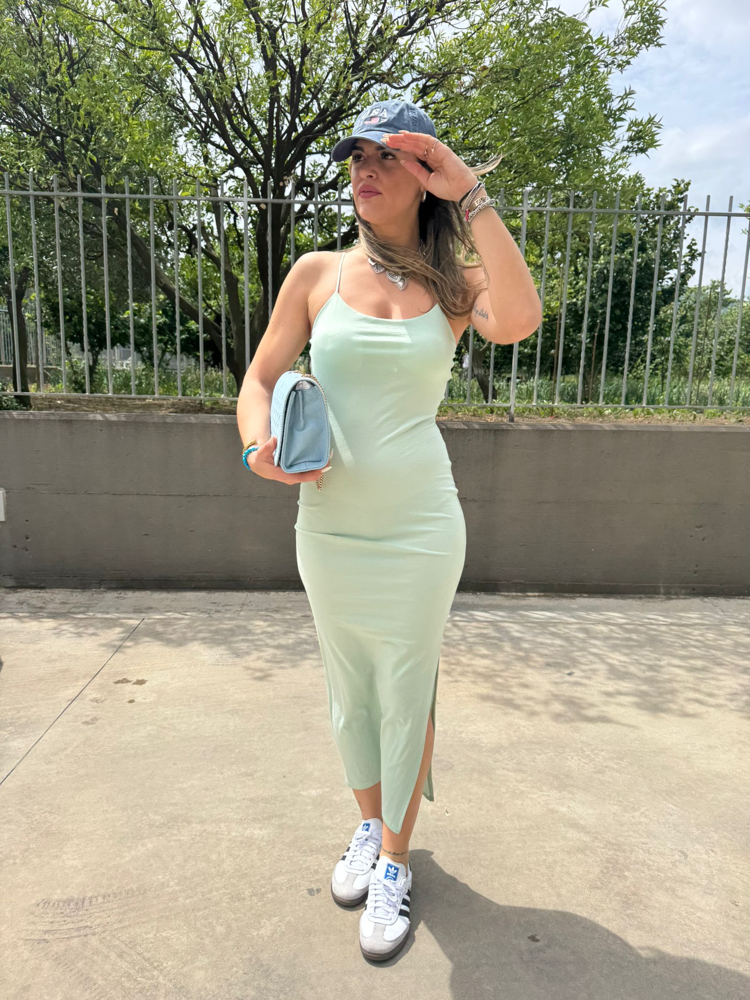 Vestito midi basic con bretelline sottili