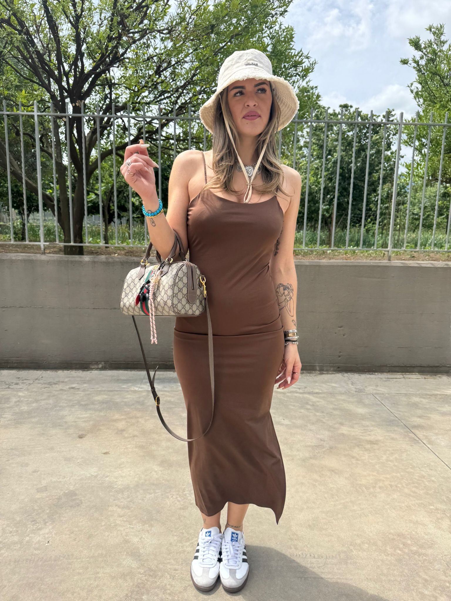 Vestito midi basic con bretelline sottili
