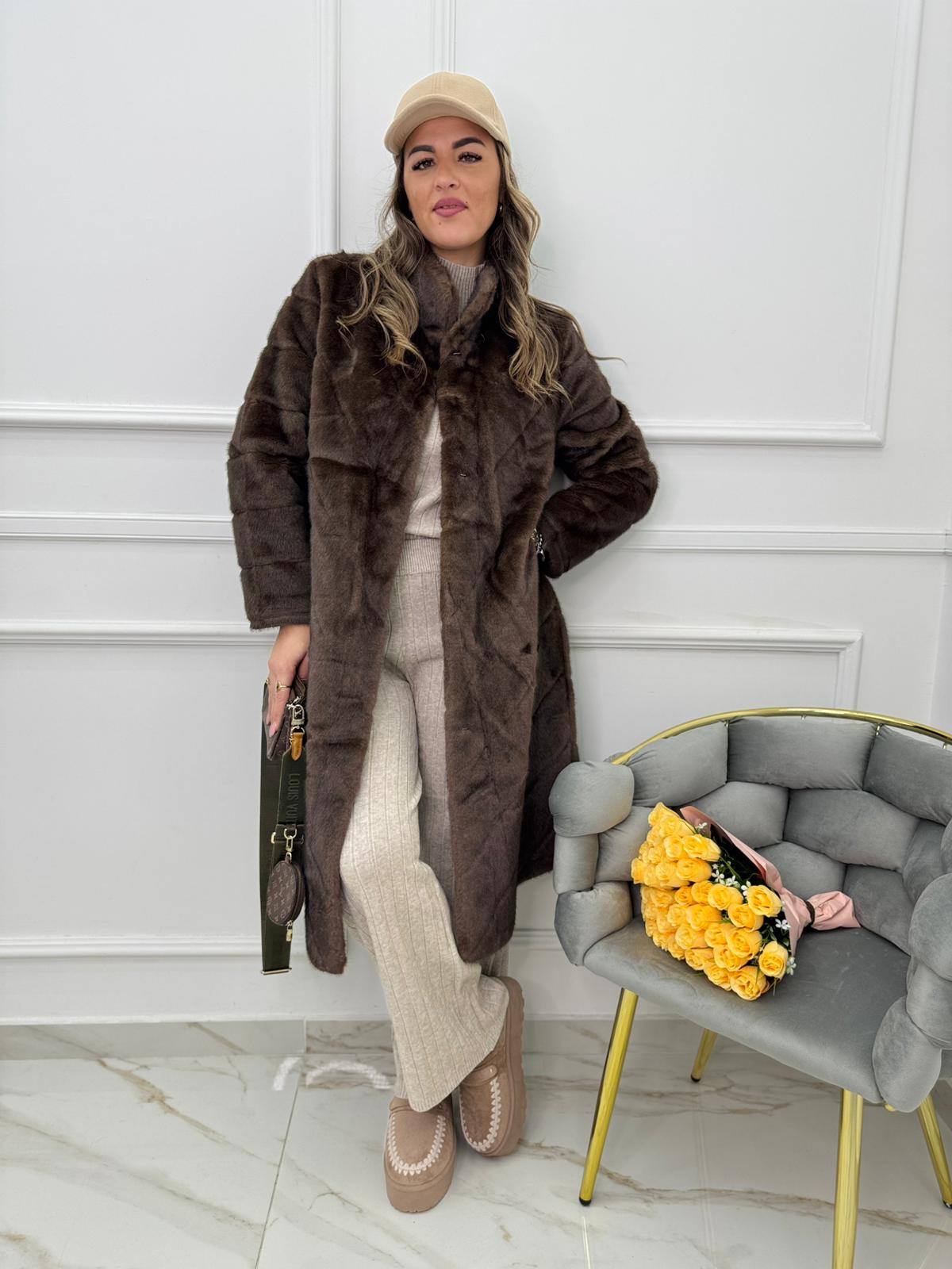 Pelliccia lunga con tasche laterali