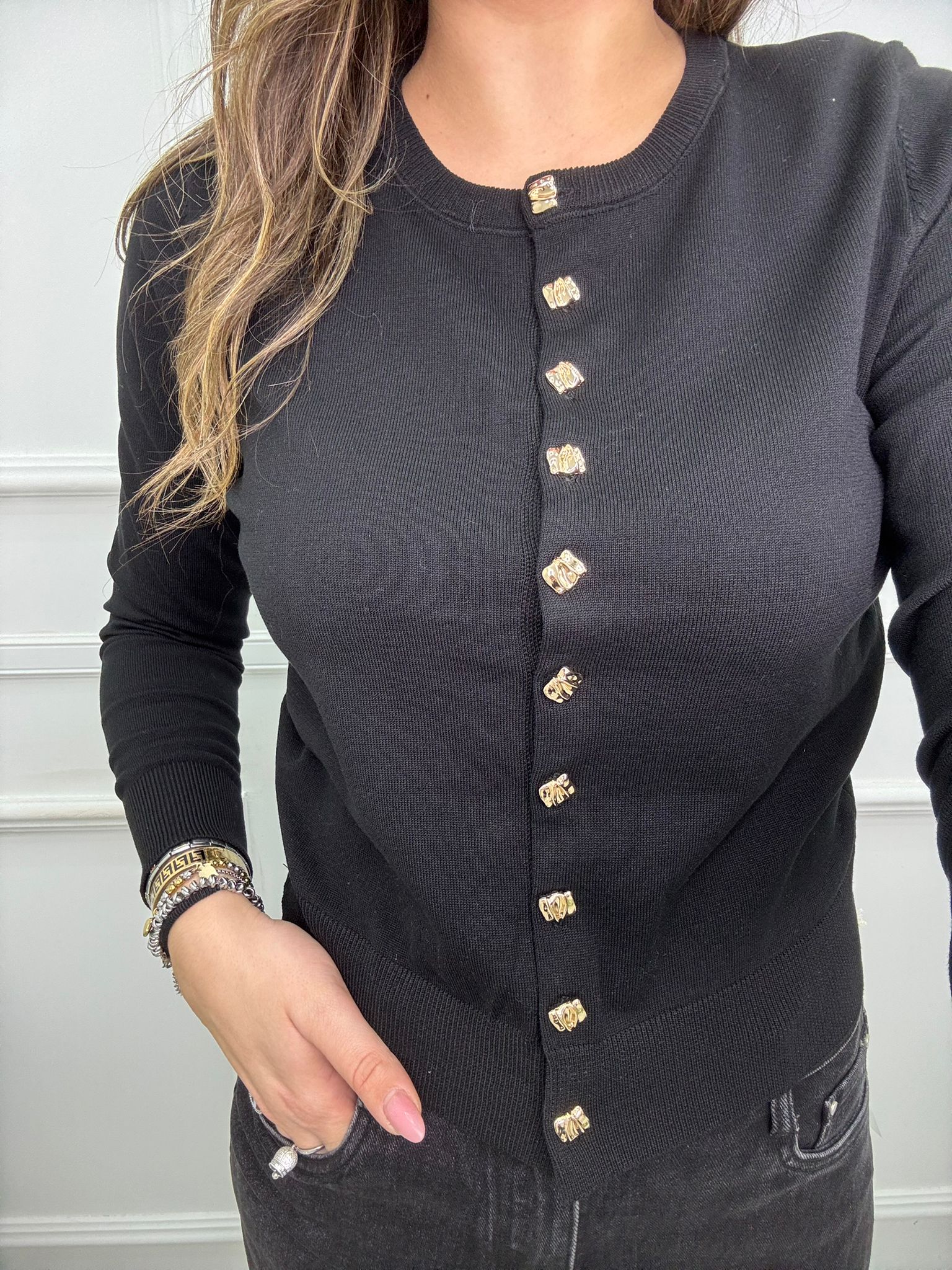 Cardigan giro collo con bottoni oro particolari