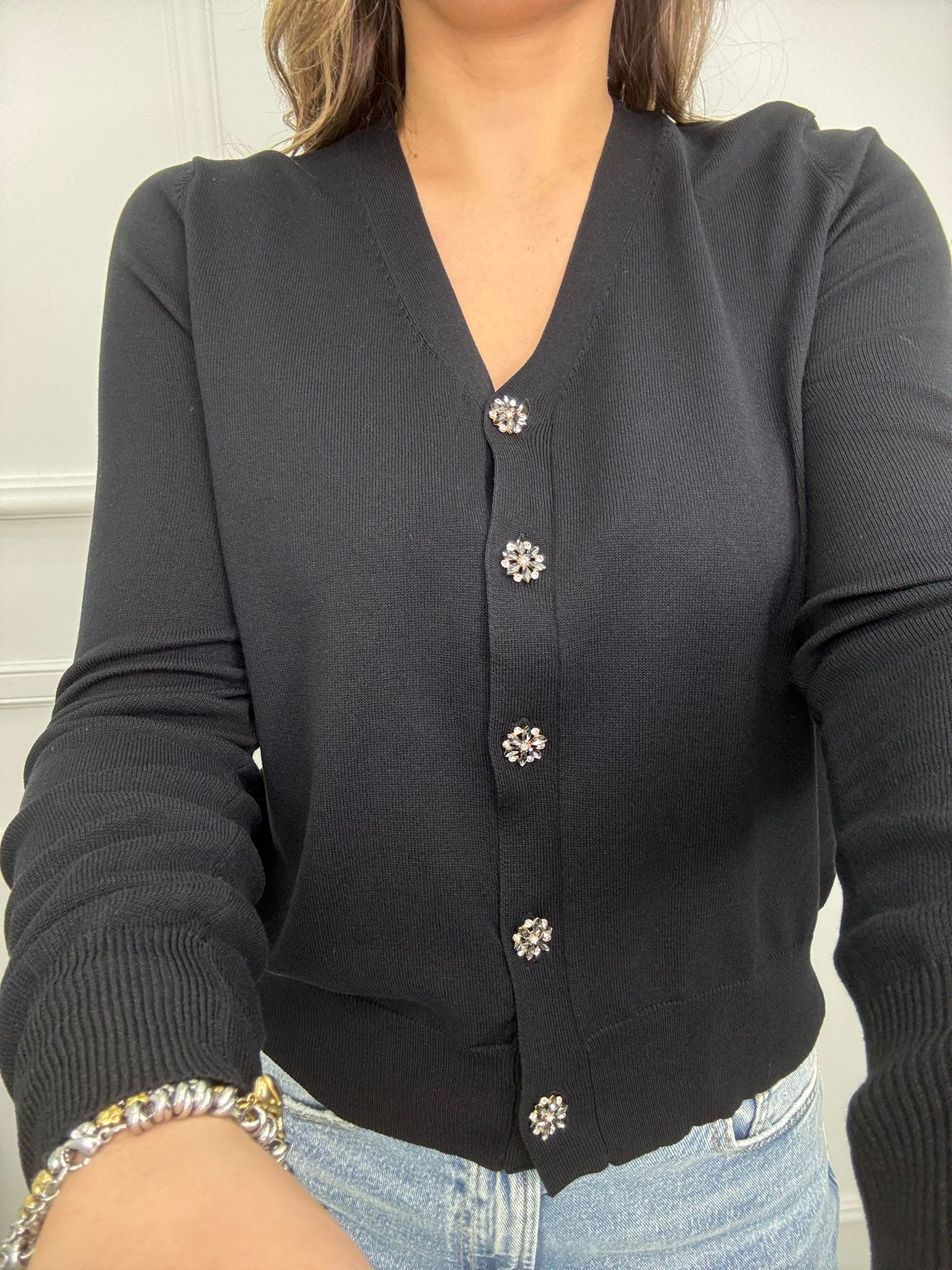 Cardigan scollo a V con bottoni gioiello