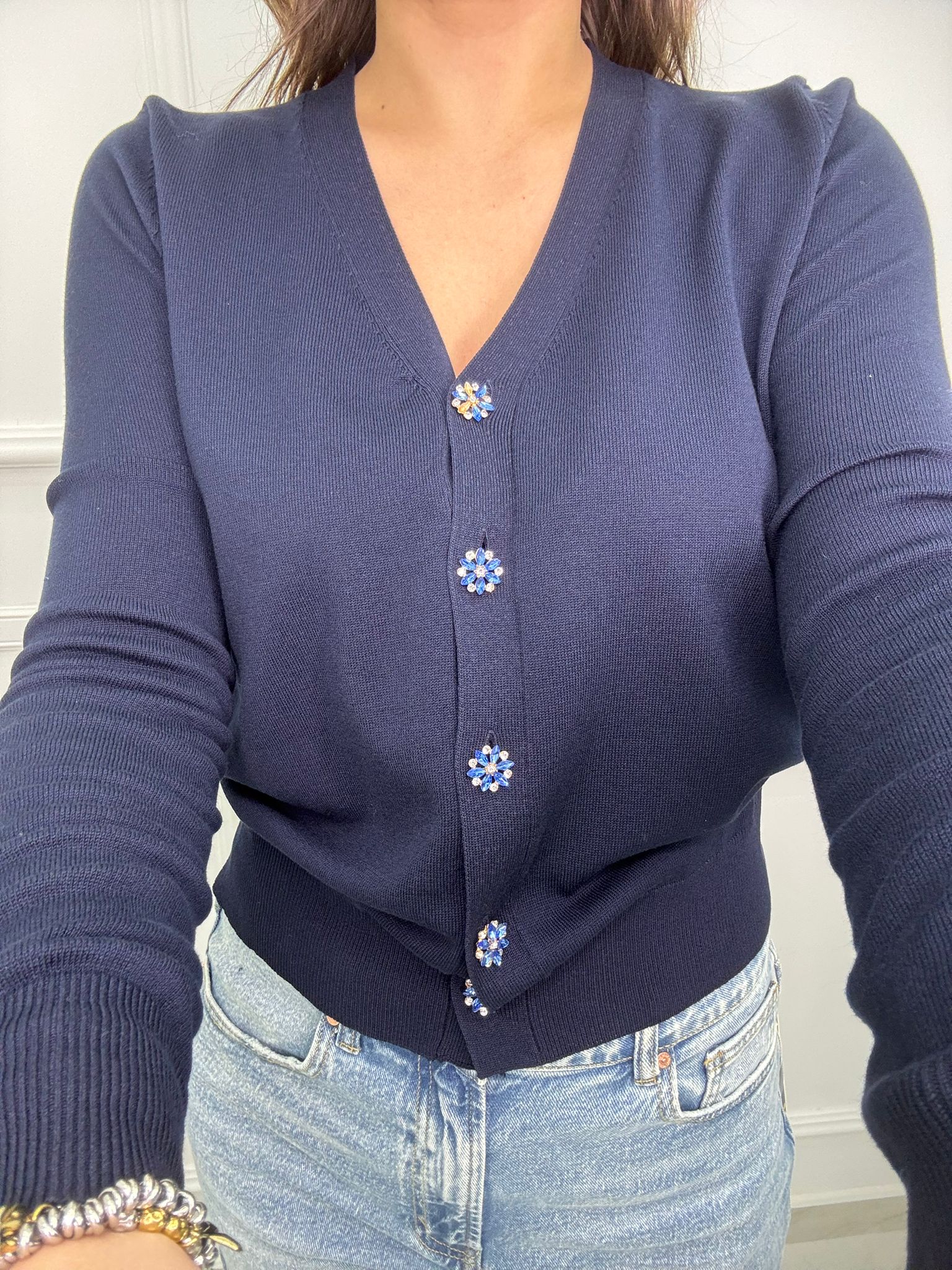 Cardigan scollo a V con bottoni gioiello
