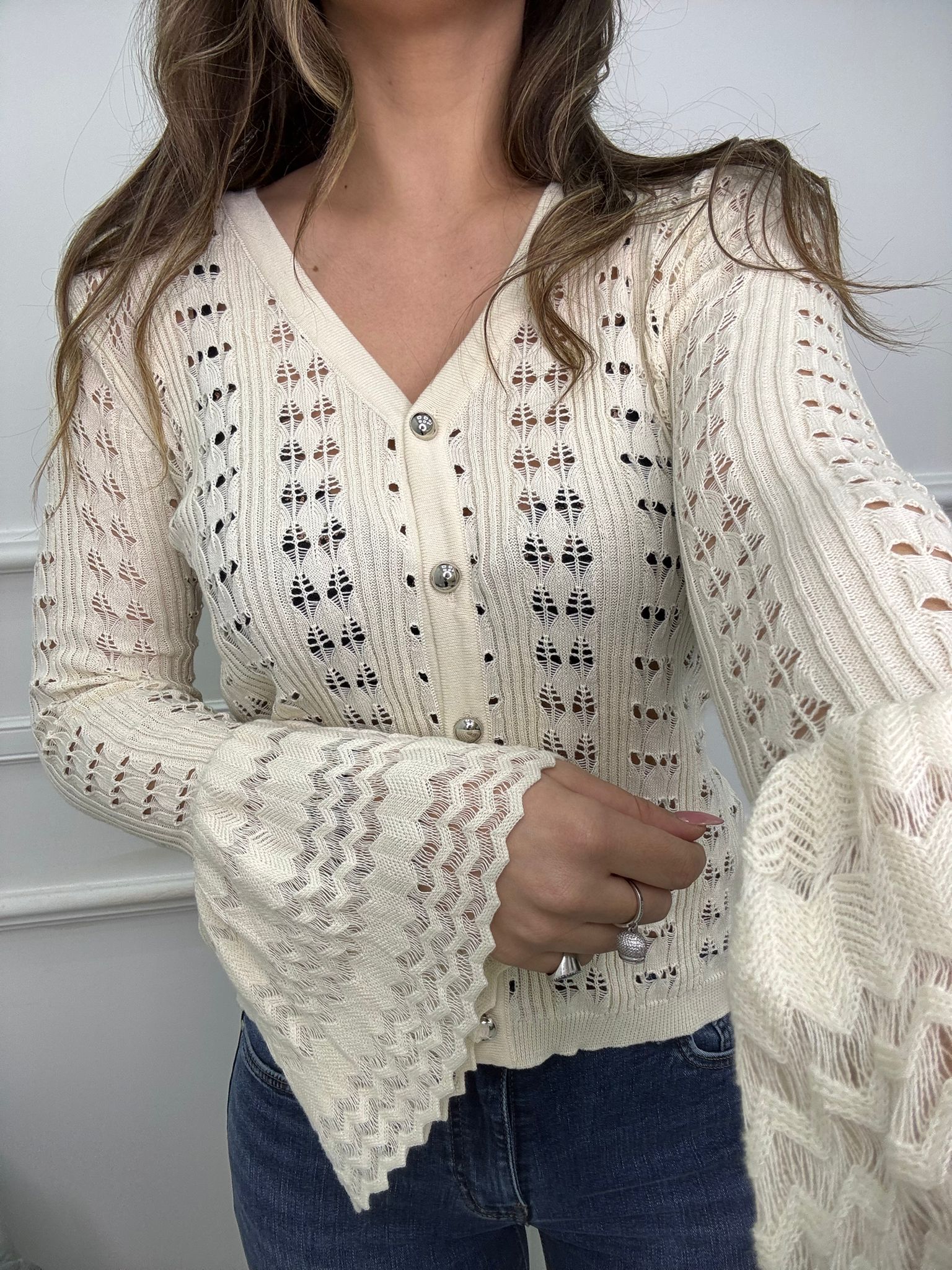 Cardigan traforato con maniche a campana