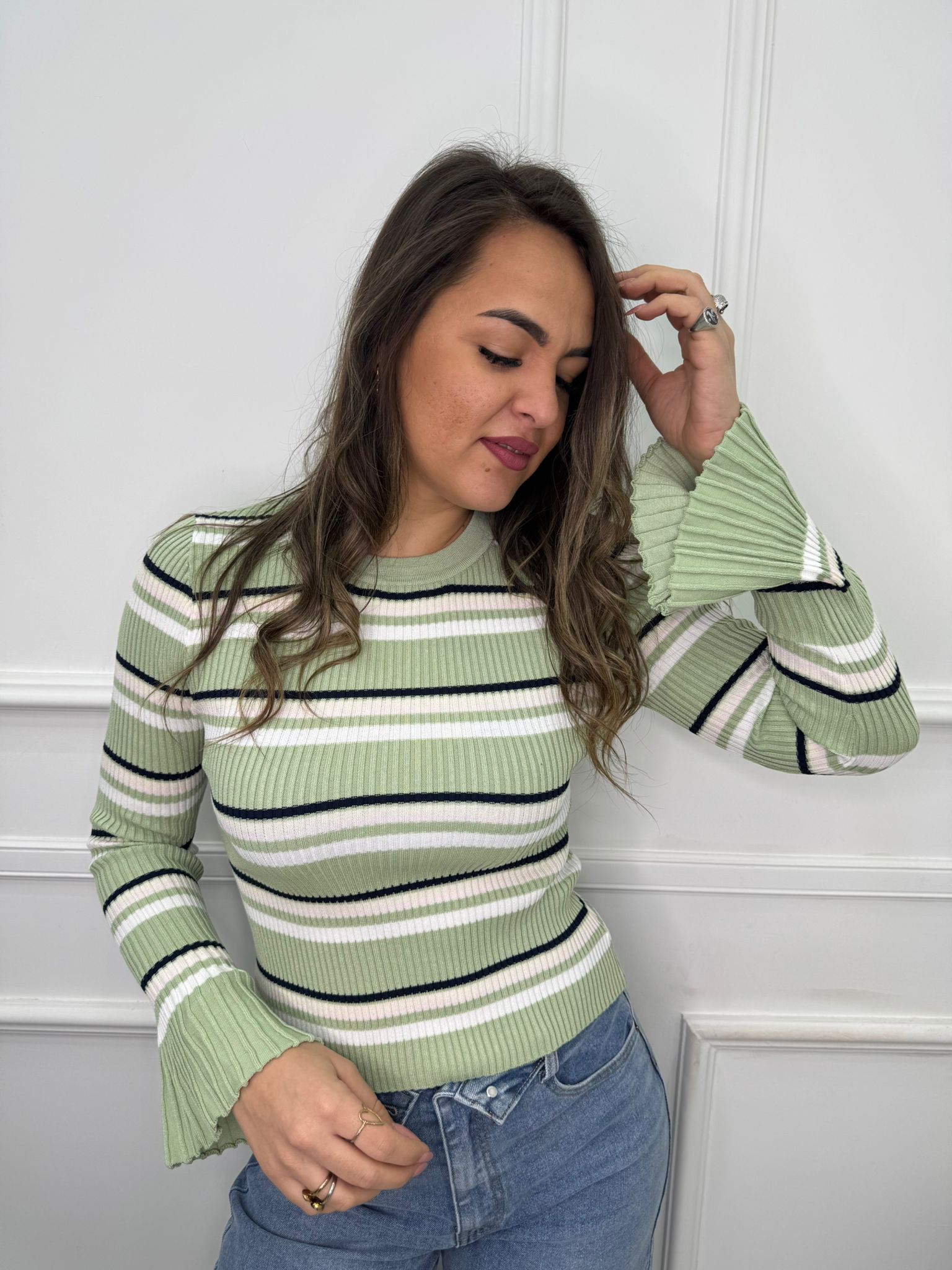 Maglia a costine fantasia righe con manica a campana