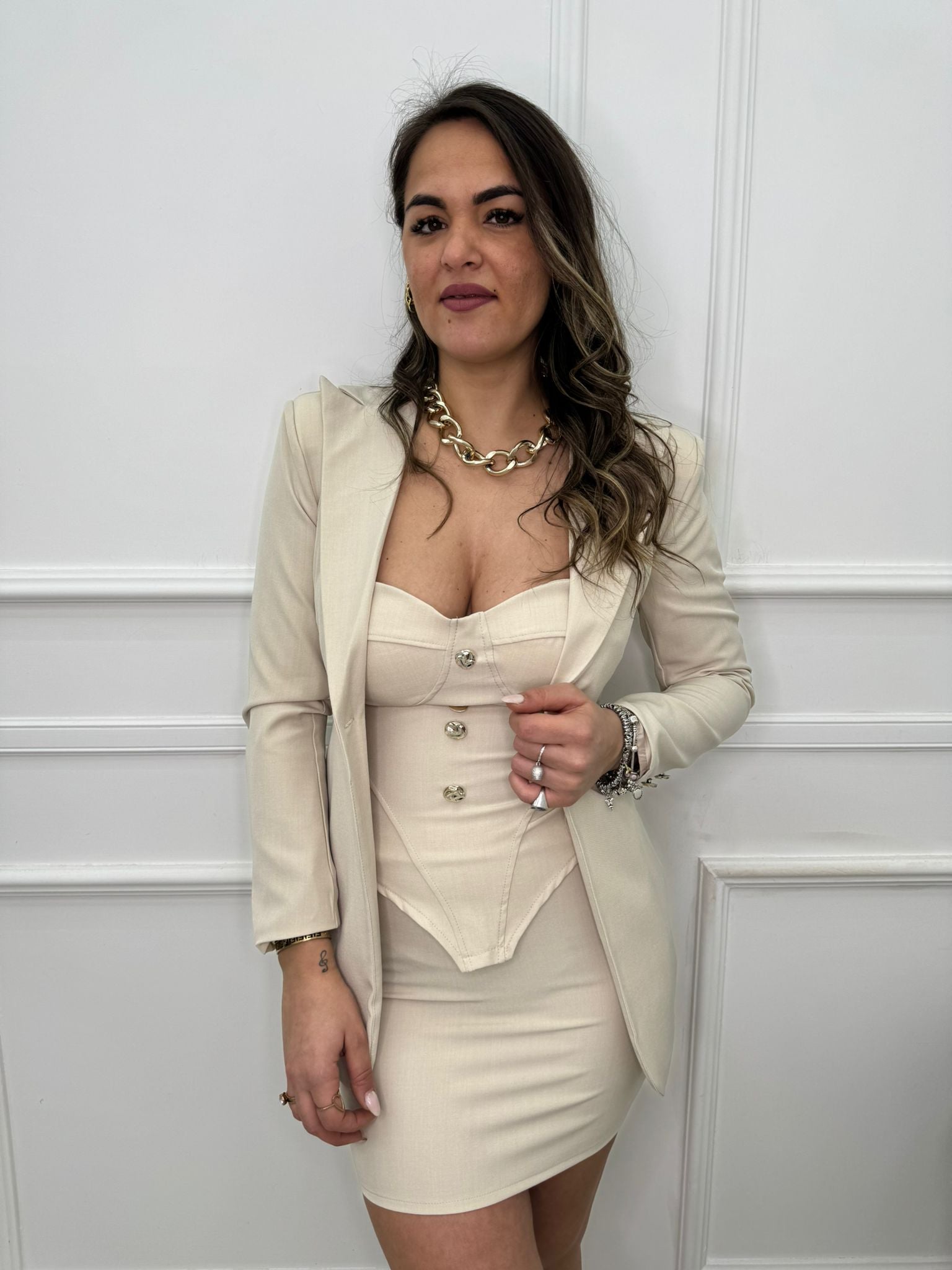 Tailleur 3 pezzi con corpetto e mini gonna