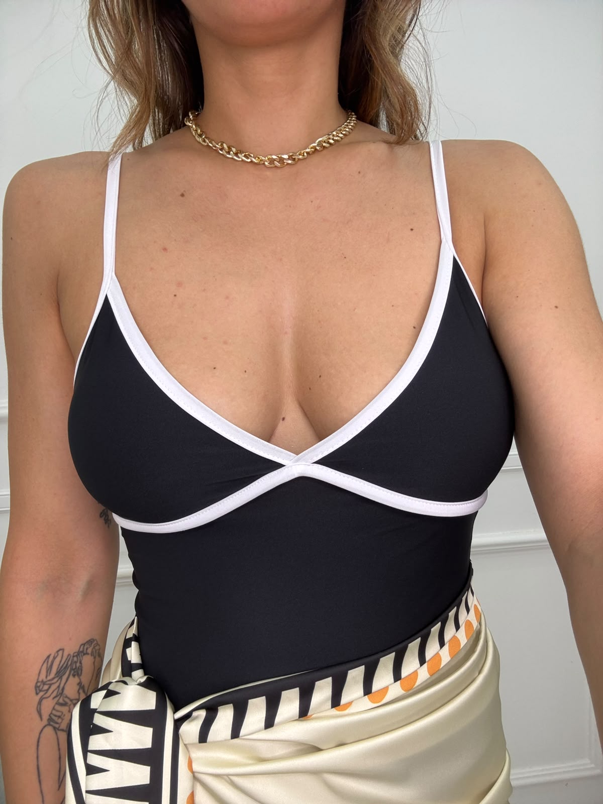 Body in lycra con bordi in contrasto