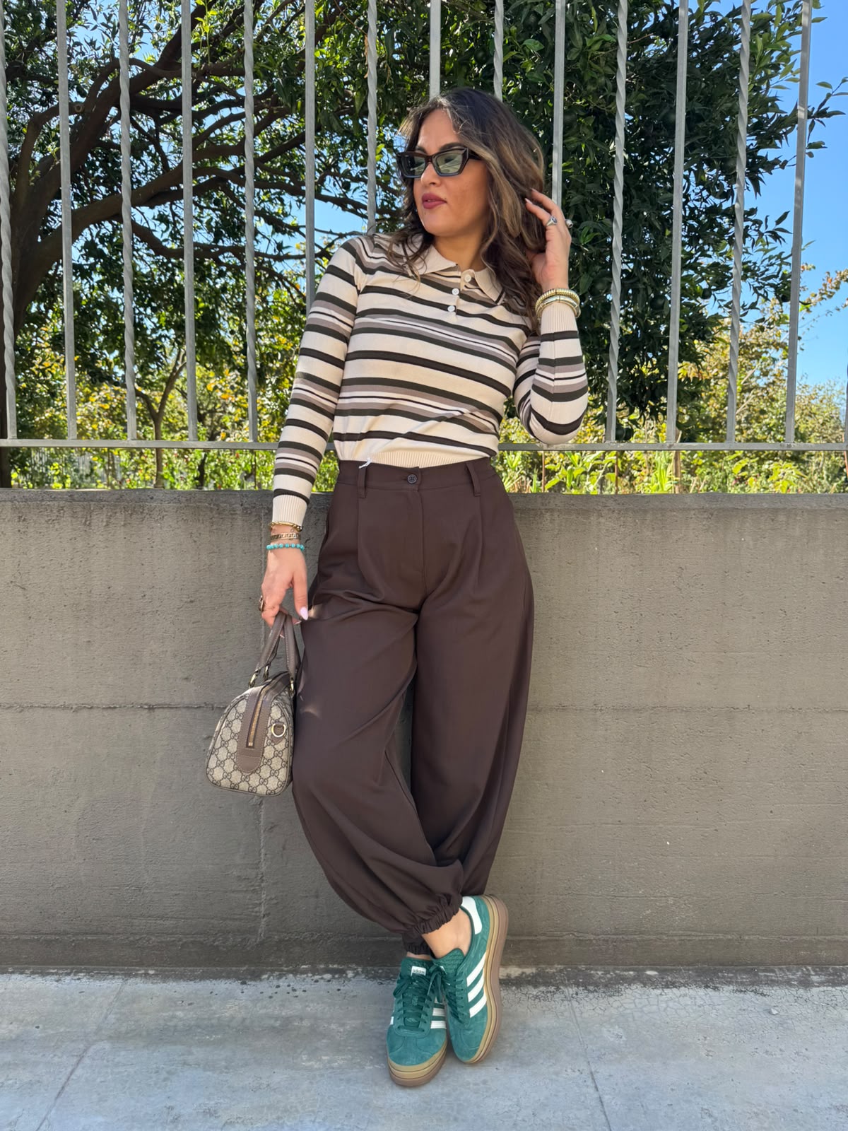 Pantalone balloon tinta unita con elastico alle caviglie