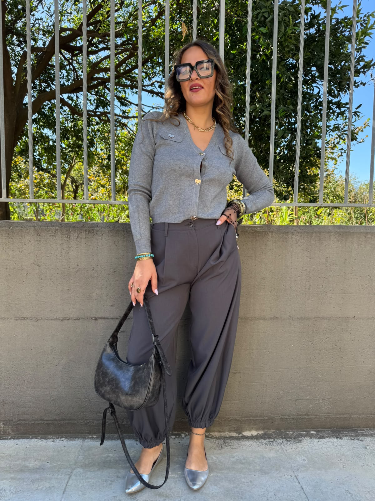 Pantalone balloon tinta unita con elastico alle caviglie