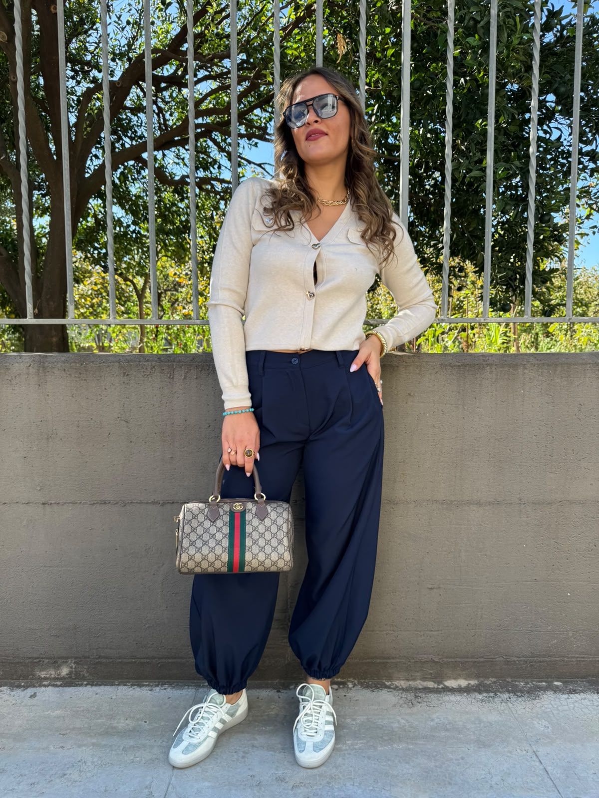 Pantalone balloon tinta unita con elastico alle caviglie
