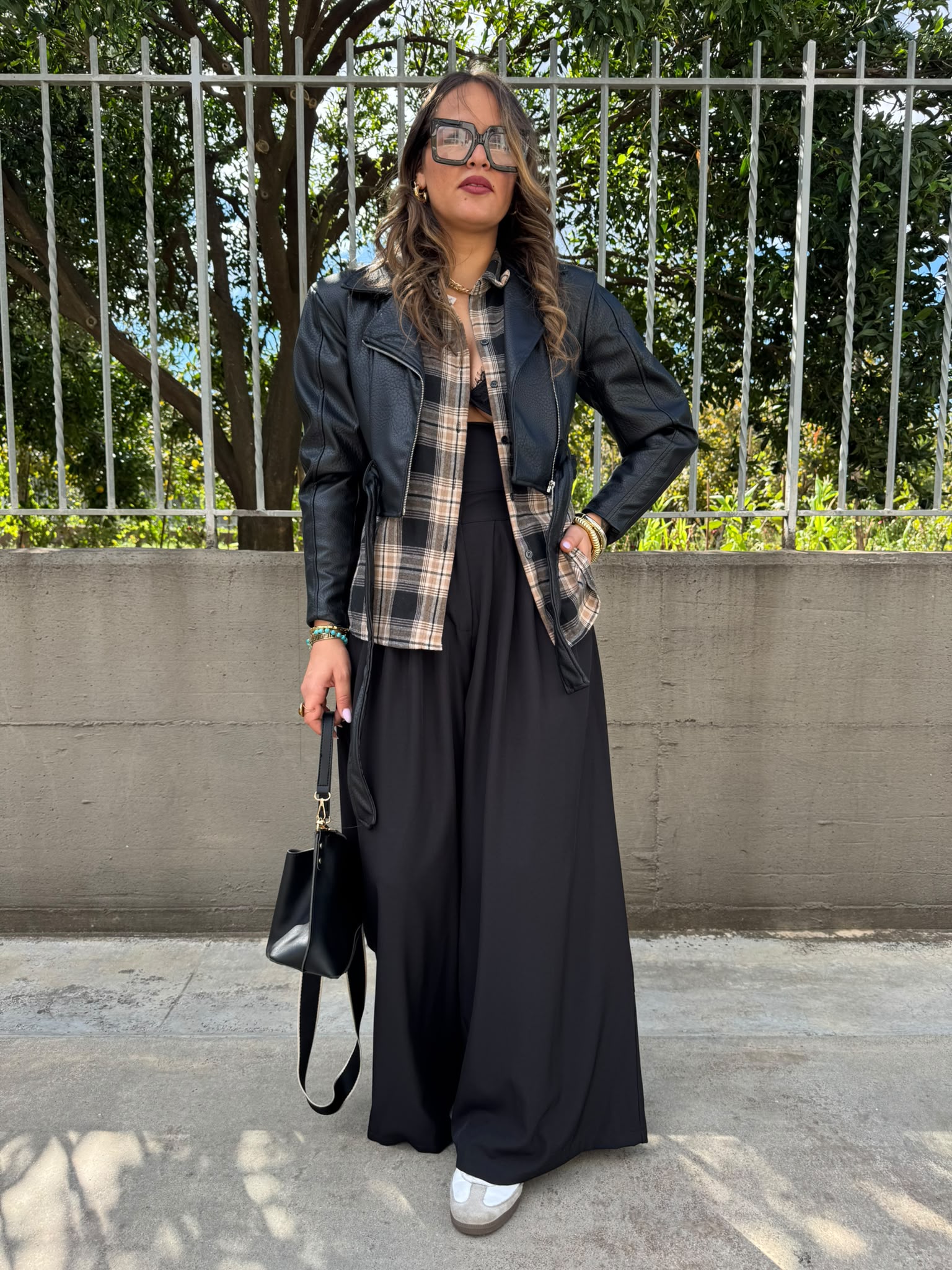 Pantalone palazzo vita alta con pinces