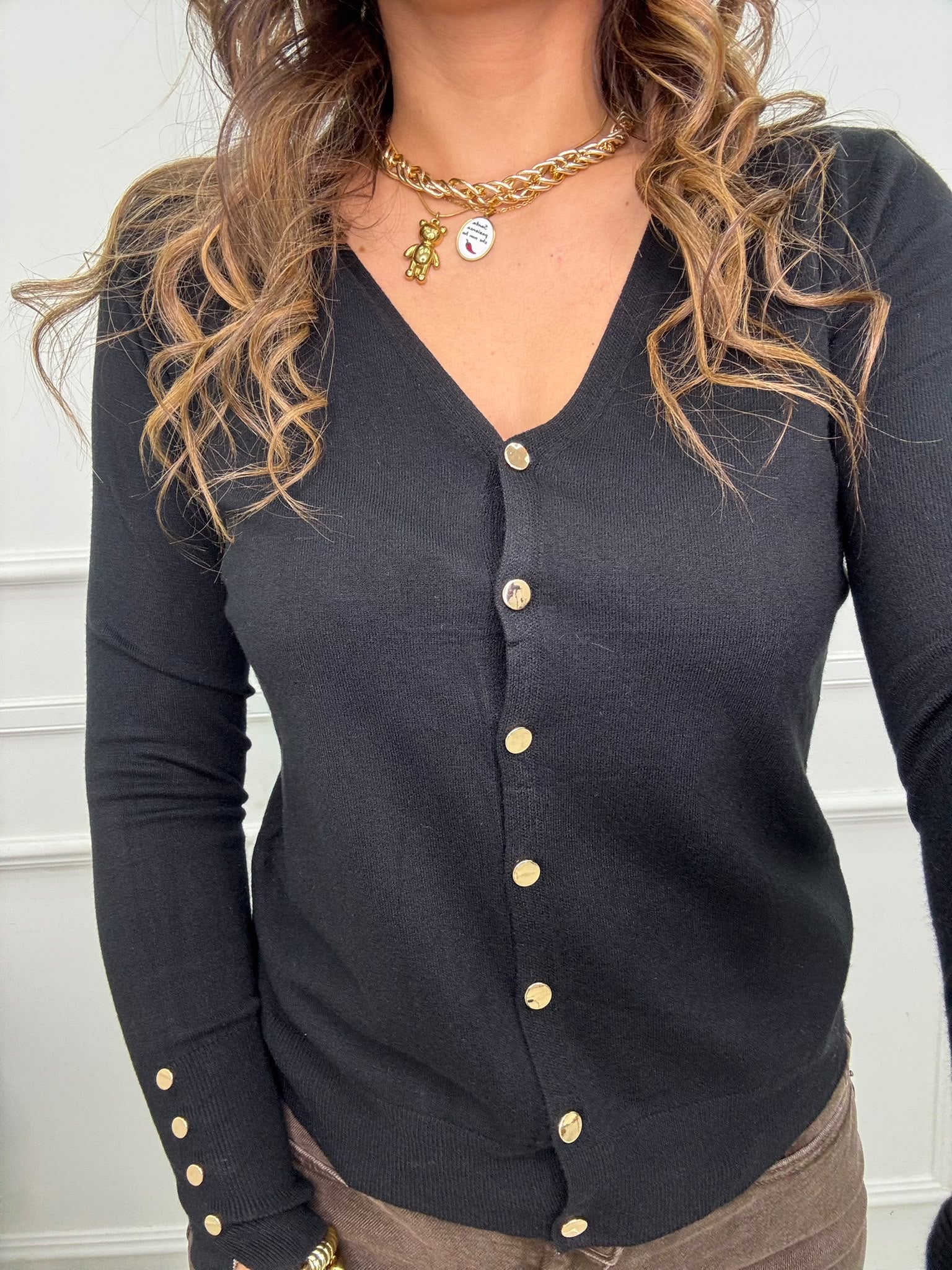 Cardigan basic con bottoncini dorati