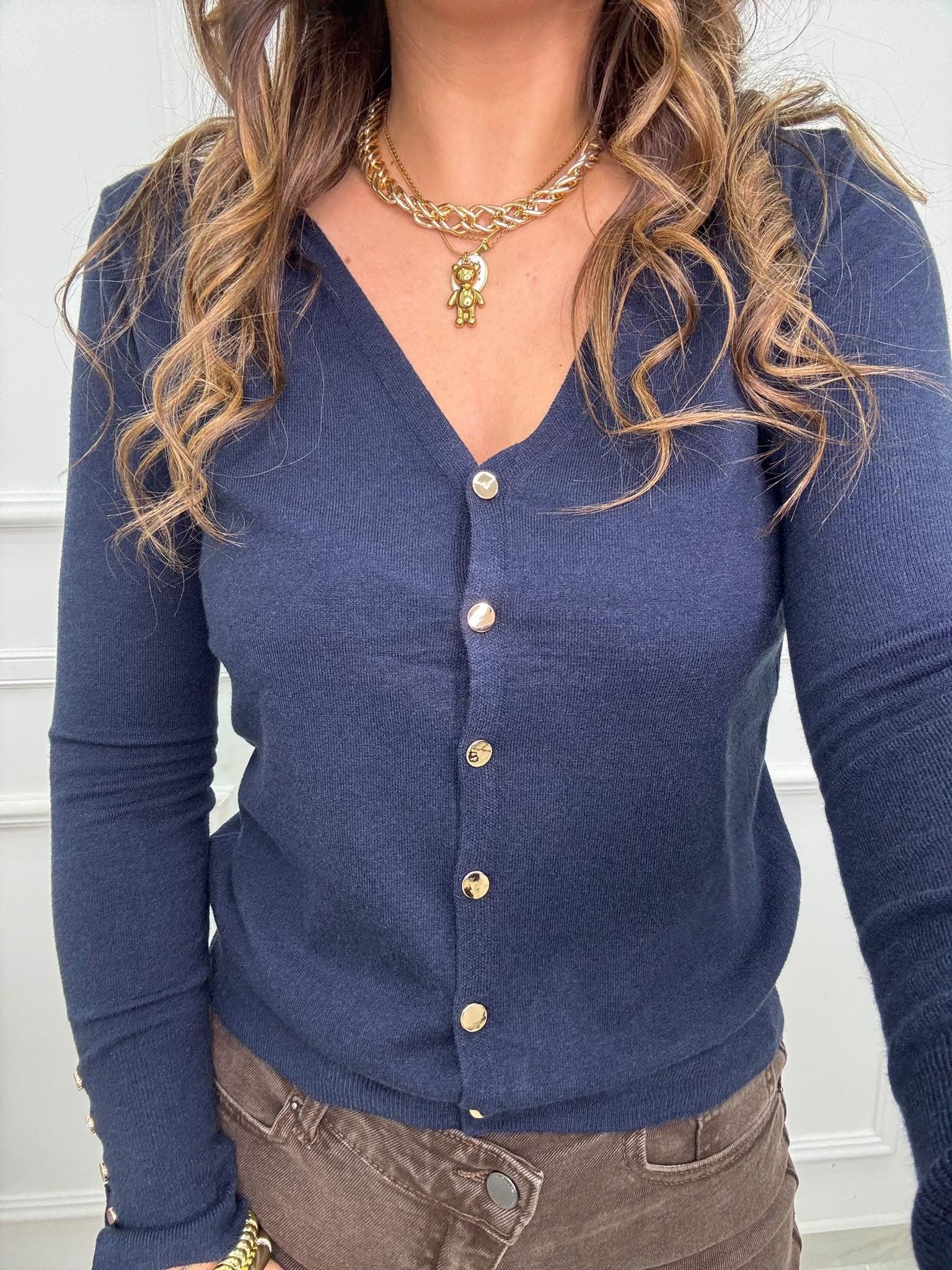 Cardigan basic con bottoncini dorati