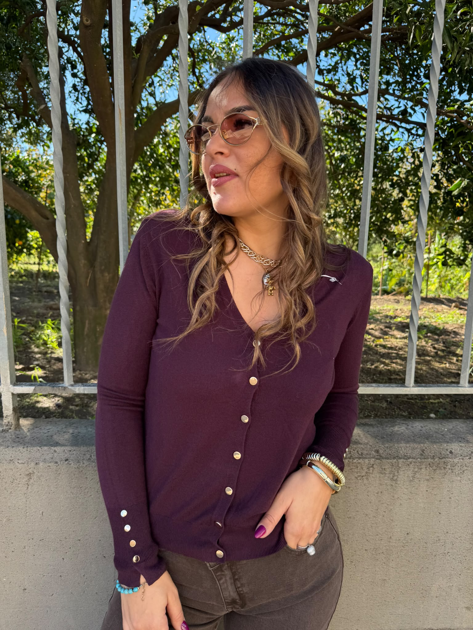 Cardigan basic con bottoncini dorati