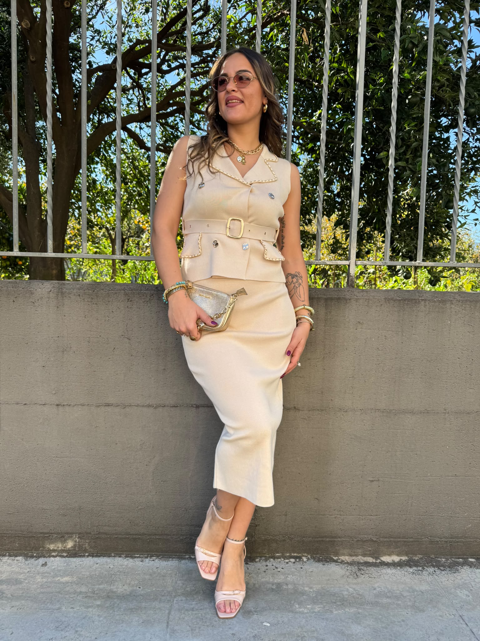 Coordinato 2 pezzi con gonna midi e gilet con cintura