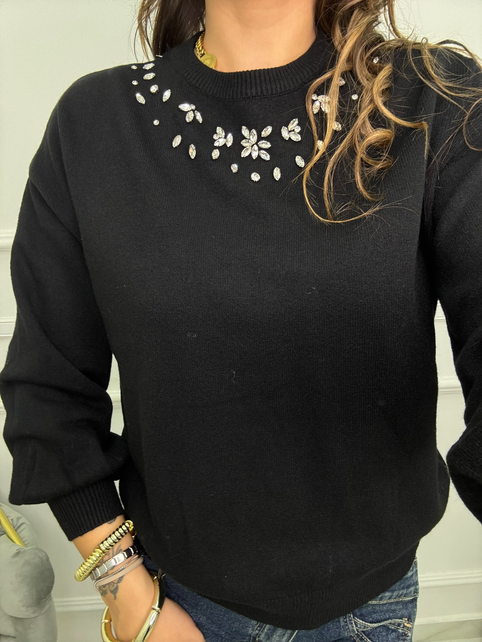 Maglia giro collo con swarovski e maniche a palloncino