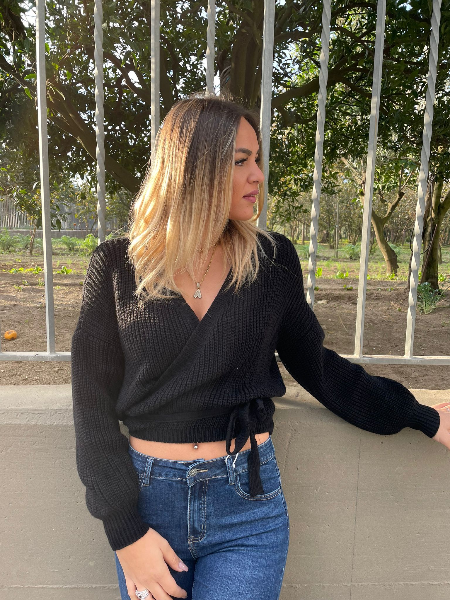 Maglione a incrocio tinta unita