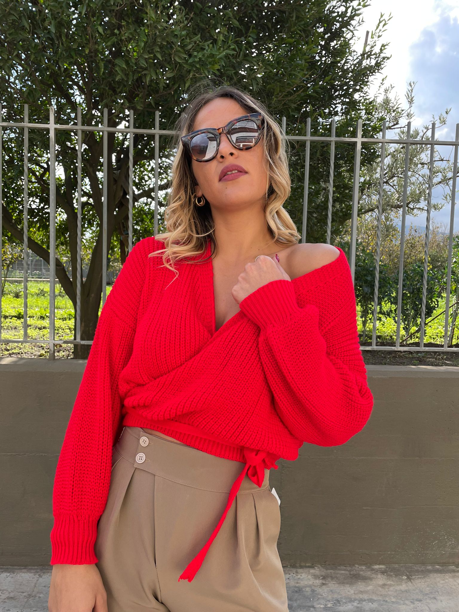 Maglione a incrocio tinta unita