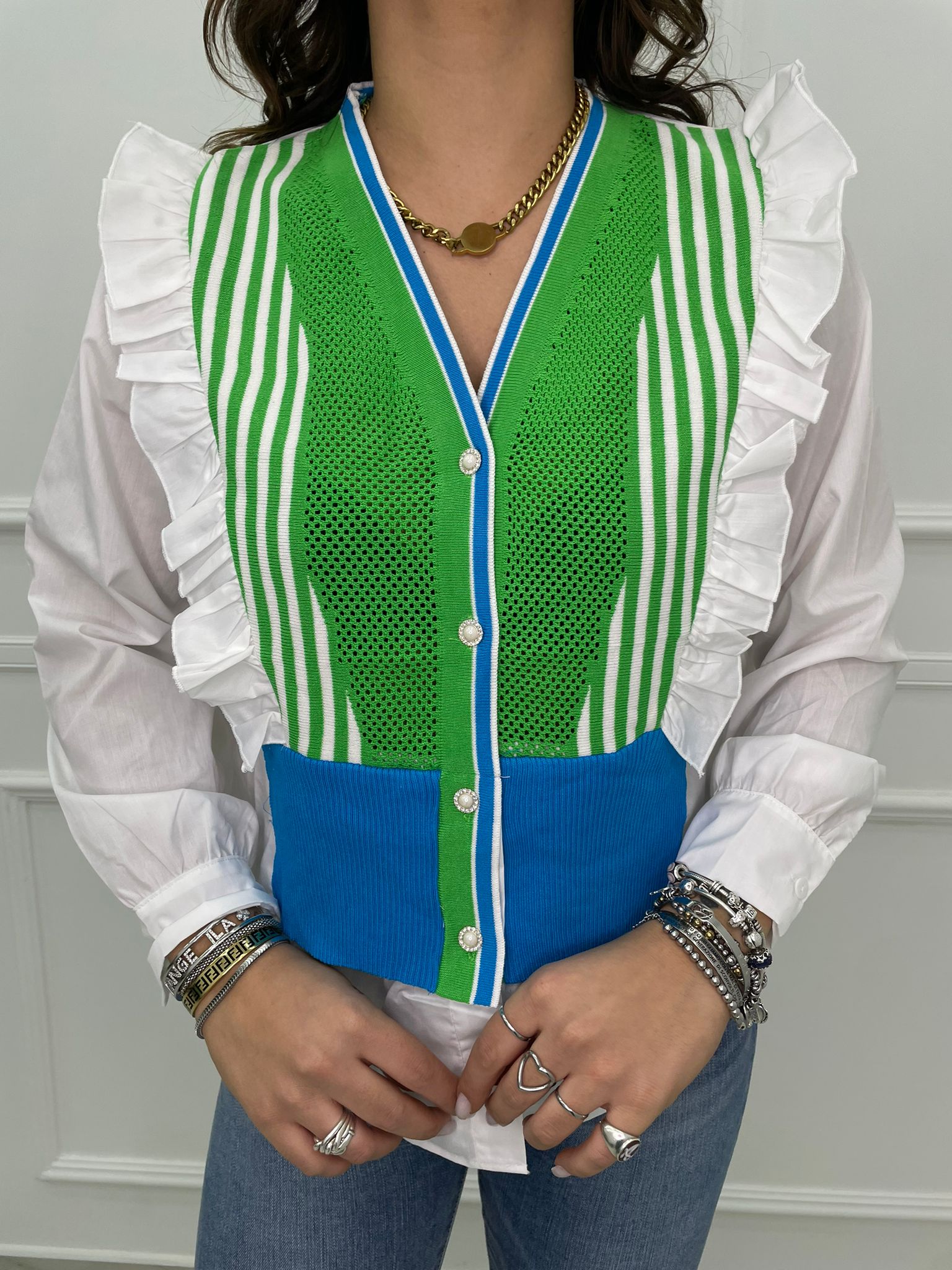 Camicia in cotone con parte avanti traforata e colorata