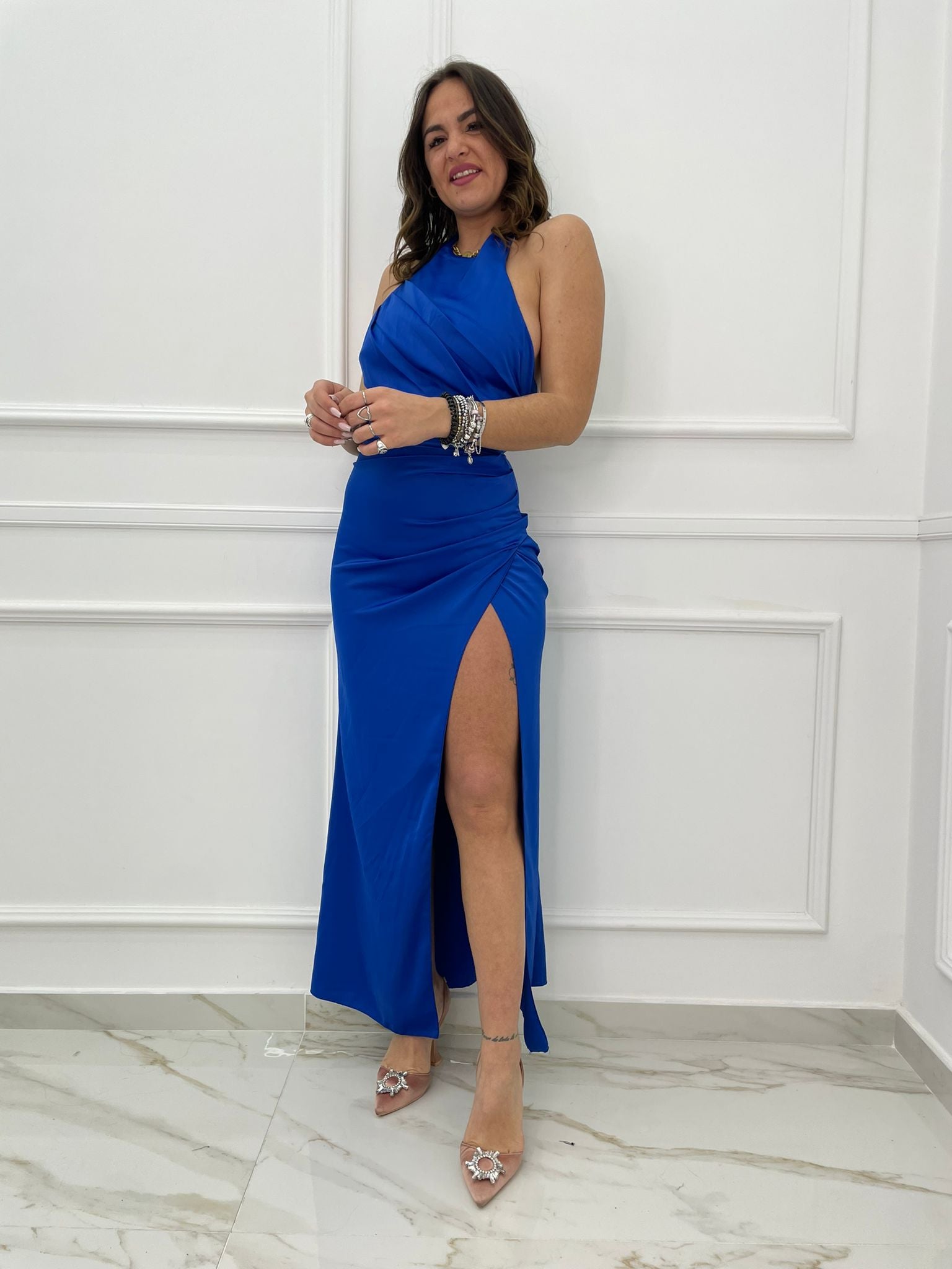 Vestito effetto seta con scollo all' americana