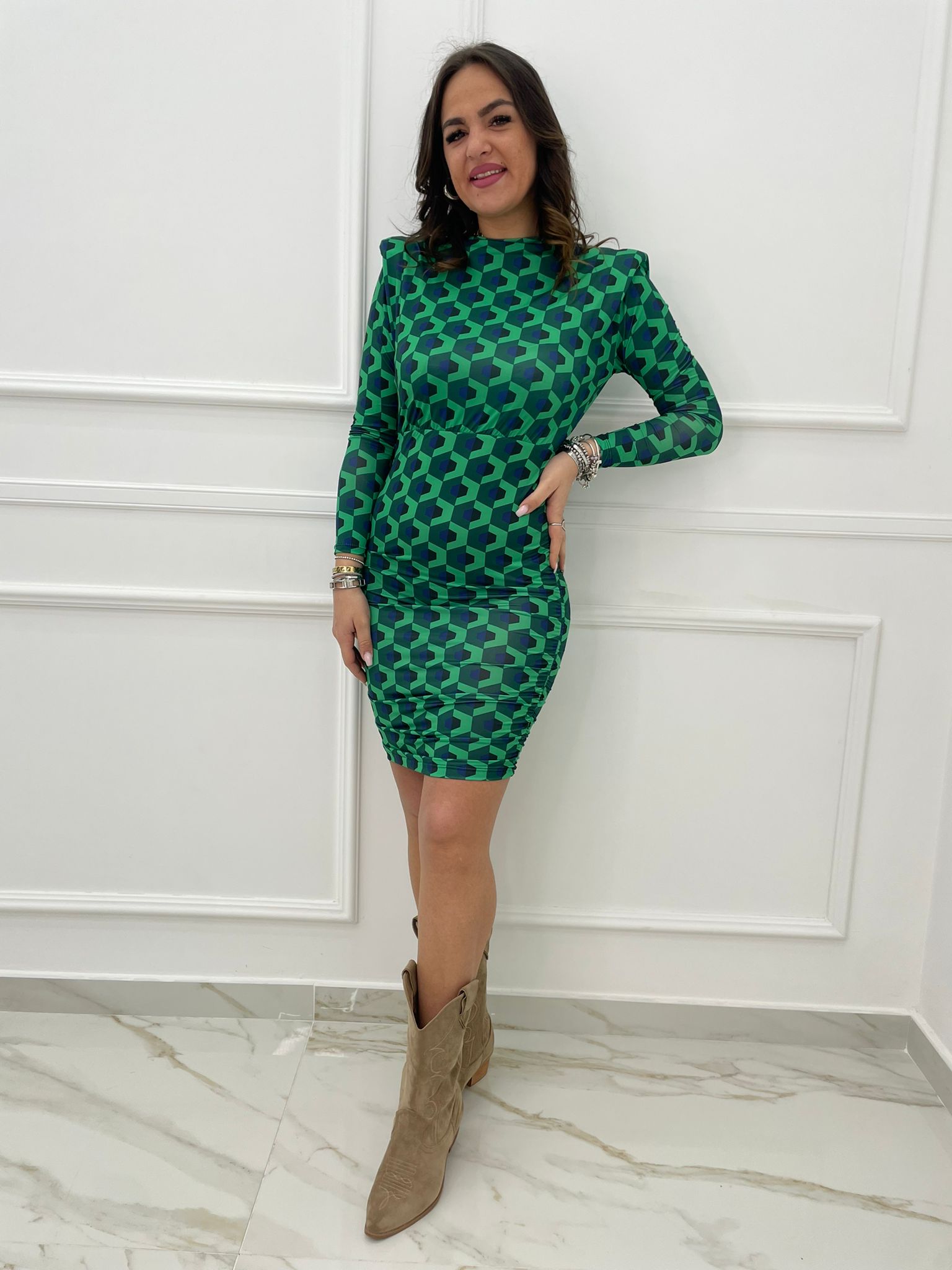 Vestitino fantasia geometrica con drappeggio e apertura dietro