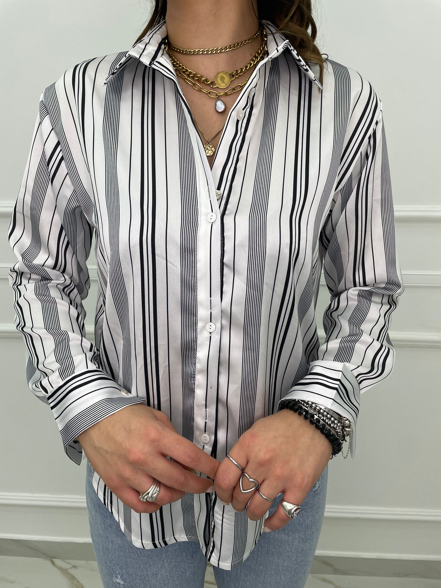 Camicia in simil seta a righe